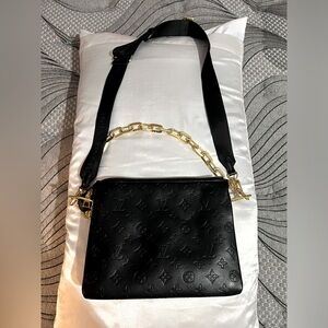 Louis Vuitton purse! Genuine leather!